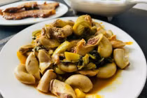 Xưa “rẻ bèo”, lòng lợn nay thành đặc sản tiền triệu hút khách