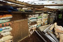 Những ngôi nhà xây bằng chất liệu kỳ quặc nhất Việt Nam