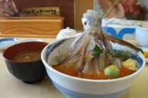 "Kinh hãi" loạt món ăn “sởn gai gốc” vẫn hút khách 