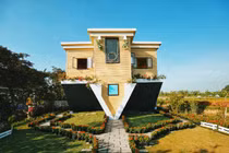 Ngôi nhà “chổng ngược” độc nhất vô nhị ở miền Tây 