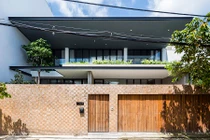 Biệt thự đô thị ngập nắng ở Sài Gòn trên báo Tây