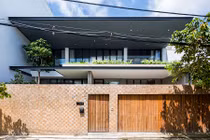 Biệt thự đô thị ngập nắng ở Sài Gòn trên báo Tây