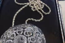 Nhìn bé tí tẹo nhưng những chiếc túi này của sao Việt cực đắt đỏ 