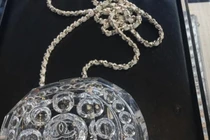 Nhìn bé tí tẹo nhưng những chiếc túi này của sao Việt cực đắt đỏ 