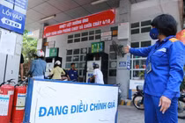 Giá xăng thế giới bật tăng, trong nước đua theo? 