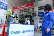 Giá xăng thế giới bật tăng, trong nước đua theo? 