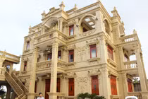 Biệt thự “dát vàng” của đại gia Việt trước khi “ngã ngựa“