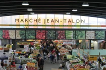 Cảnh bắt mắt trong chợ trời lớn nhất Bắc Mỹ bán tới 40 loại hàu 