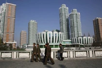 Ngắm nhà cao tầng trong khu phố hiện đại ở Triều Tiên