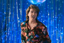 MV của Đàm Vĩnh Hưng: Lẩu thập cẩm hay xu hướng thế giới?