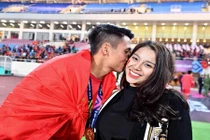 Bạn gái Tiến Dũng, Duy Mạnh khoe ảnh bên bạn trai đêm vô địch