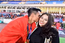 Bạn gái Tiến Dũng, Duy Mạnh khoe ảnh bên bạn trai đêm vô địch