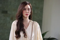 Tự hào chồng tặng bố mẹ vợ ô tô 700 triệu, tôi tím tái thấy thứ trong túi áo anh