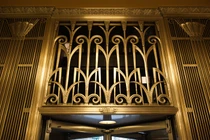 Đại gia chính hiệu không ngại chi tiền phủ vàng từ chân tới nóc của khách sạn