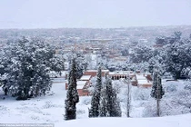 Tuyết phủ trắng sa mạc Sahara