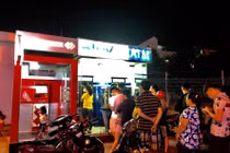Khổ như công nhân khu công nghiệp rút ATM ngày Tết
