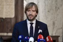 Trốn cách ly Covid-19: Các quốc gia thế giới xử phạt thế nào?