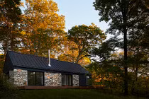 Mê mẩn nhà bằng đá giữa rừng quá đẹp và hiện đại