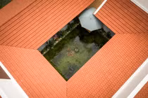 Nhà mái ngói thiết kế xung quanh hồ cá cực lạ ở Tây Ninh