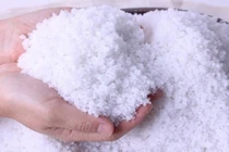 Lấy bát muối để đúng vị trí này tiền vào như nước