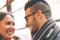 Đàn ông có 6 biểu hiện này là đang yêu bạn điên dại