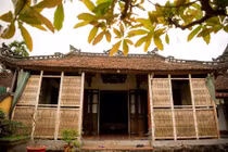 “Đột nhập” nhà cổ gần 200 tuổi chứa bảo vật dát vàng ở Hà Nội