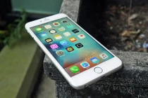 Người dùng iPhone đời cũ tại VN được đổi pin nếu máy chậm