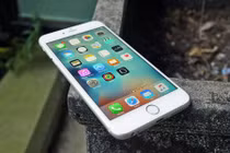 Người dùng iPhone đời cũ tại VN được đổi pin nếu máy chậm