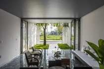 Nhà phố rợp bóng cây xanh ở Huế, mùa hè không lo nóng