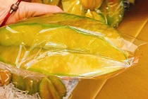 Cận cảnh trái cây khổng lồ Đài Loan gây sốt thị trường Việt