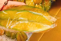 Cận cảnh trái cây khổng lồ Đài Loan gây sốt thị trường Việt