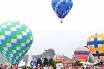 Hào hứng với khinh khí cầu rực rỡ, ngắm đảo Cát Bà