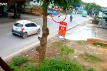 Ô tô tránh cô gái khiến loạt xe tai nạn gây tranh cãi