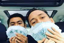 Muôn cách khoe tiền của Hội con nhà giàu Malaysia 