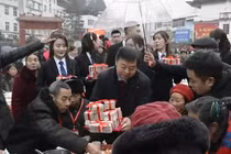 Choáng ngợp cách đại gia Trung Quốc “vung tiền” thưởng Tết