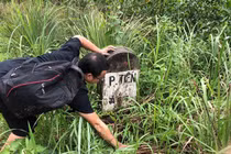 Vì sao sau một ngày nhận tin, địa phương mới có mặt tại điểm đổ dầu?