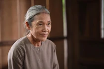 Nữ chính U70 của phim “Lật mặt“: Nửa đêm vẫn có fan xin chụp ảnh cùng