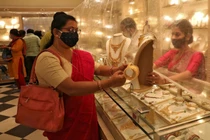 Thế giới xáo trộn vì giá tăng