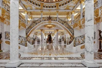 Choáng ngợp biệt thự xa hoa dát 700.000 miếng vàng