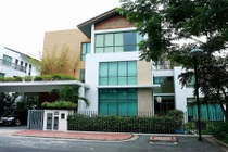 Biệt thự 3 tầng hòa vào thiên nhiên giữa phố chật Sài Gòn