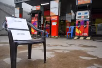 Kiểm tra hàng loạt cây xăng hết hàng ở Hà Nội