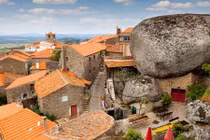 Ngắm kiến trúc nhà xây trong đá siêu đẹp ở Bồ Đào Nha