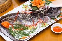 Loạt hải sản đắt đỏ giật mình trên bàn nhậu đại gia Việt