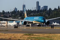 Soi máy bay lớn nhất Việt Nam chở 300 y bác sĩ Hà Nội vào TP HCM