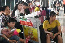 Delay 9 giờ dù mua vé máy bay hết 18 triệu đồng