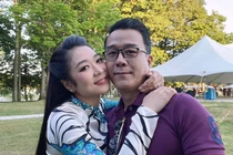  Hé lộ cuộc sống hạnh phúc của “Vua cá Koi” và vợ trẻ