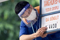 Giá xăng vượt 26.000 đồng, cao nhất trong vòng 17 năm