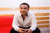 MC Quyền Linh kể chuyện bị giật điện thoại giữa đường