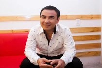 MC Quyền Linh kể chuyện bị giật điện thoại giữa đường