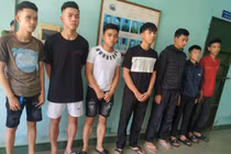 Hai nhóm vác dao hỗn chiến ở quán trà sữa